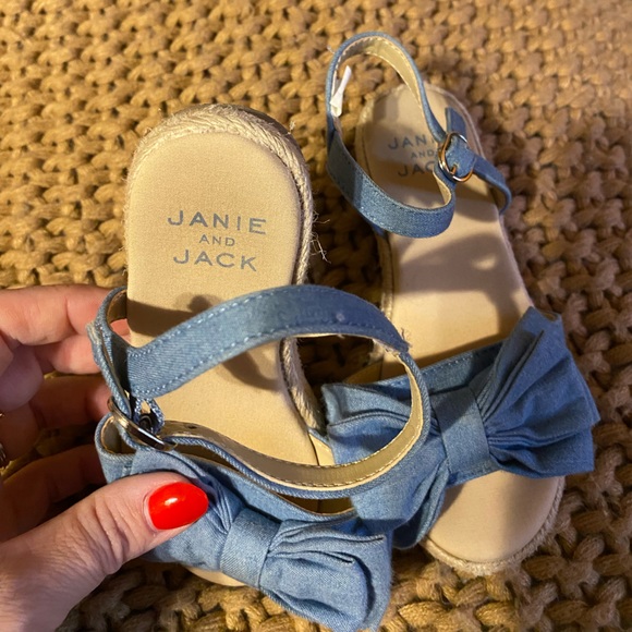 Janie and Jack toddler girl size 9 sandals - Picture 2 of 5